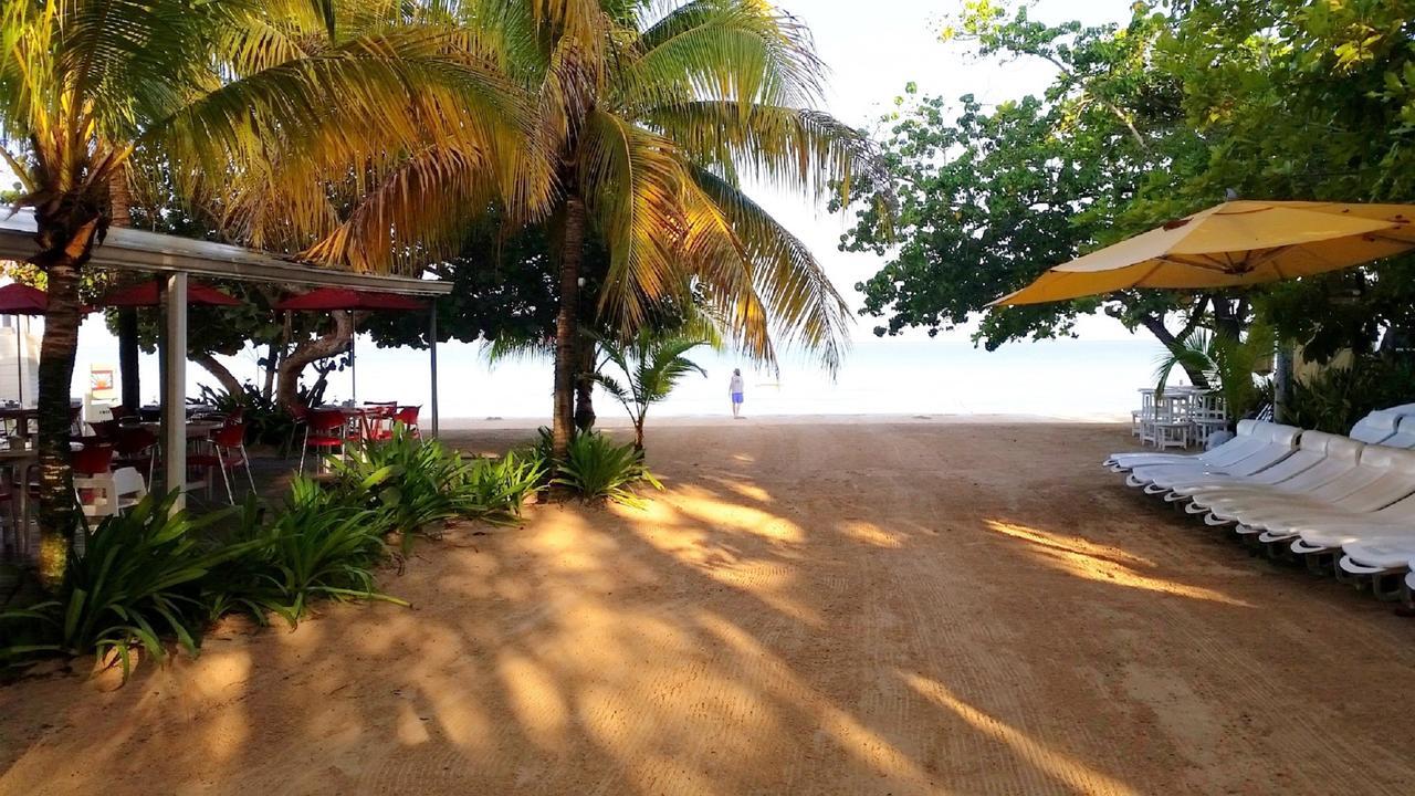 Готель Idle Awhile Beach Негрил Екстер'єр фото